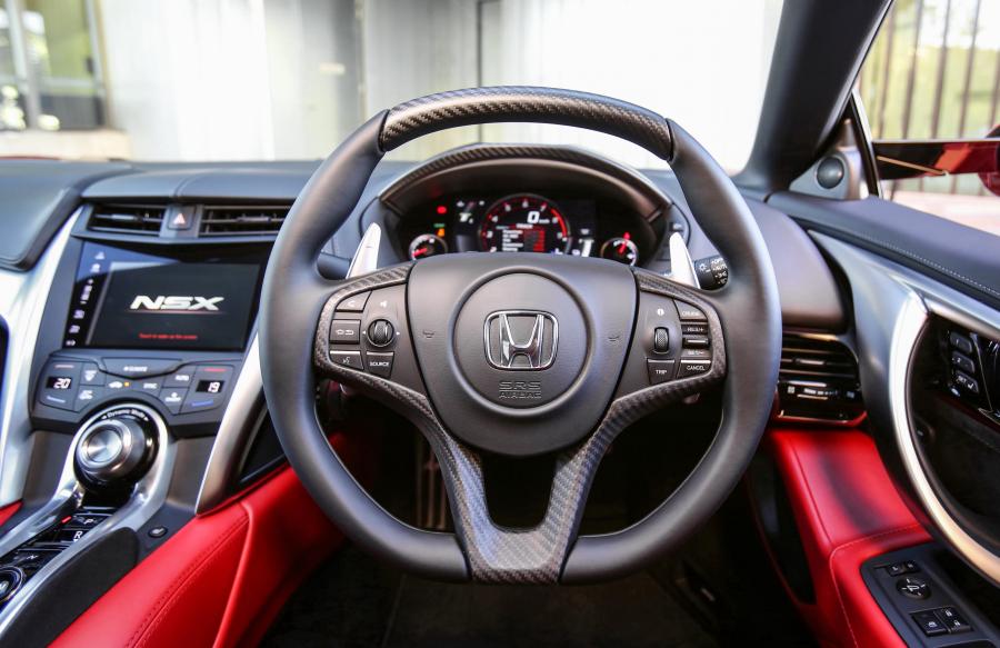 Панель приборов Honda NSX 2016 года  (AU) (фото 7 из 30)